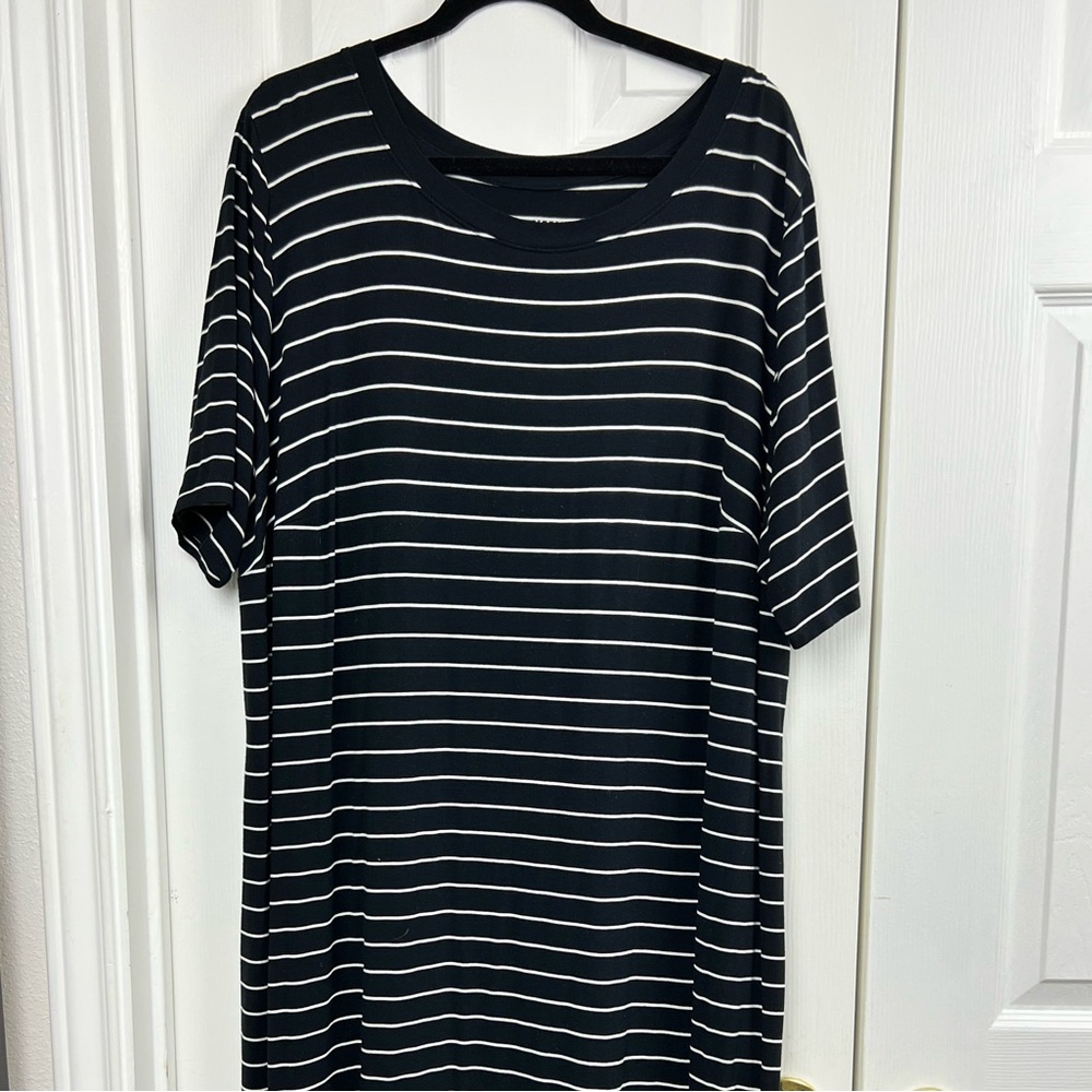 Ava & Viv Striped Black & White Women's Dress, 3X, midi length, 3/4 sleeve